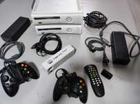 Duas Xbox 360 completas com acessórios