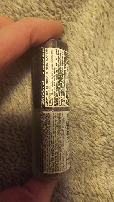 Nowy cień do powiek w płynie kremie płynny zapakowany nude brąz Lamel