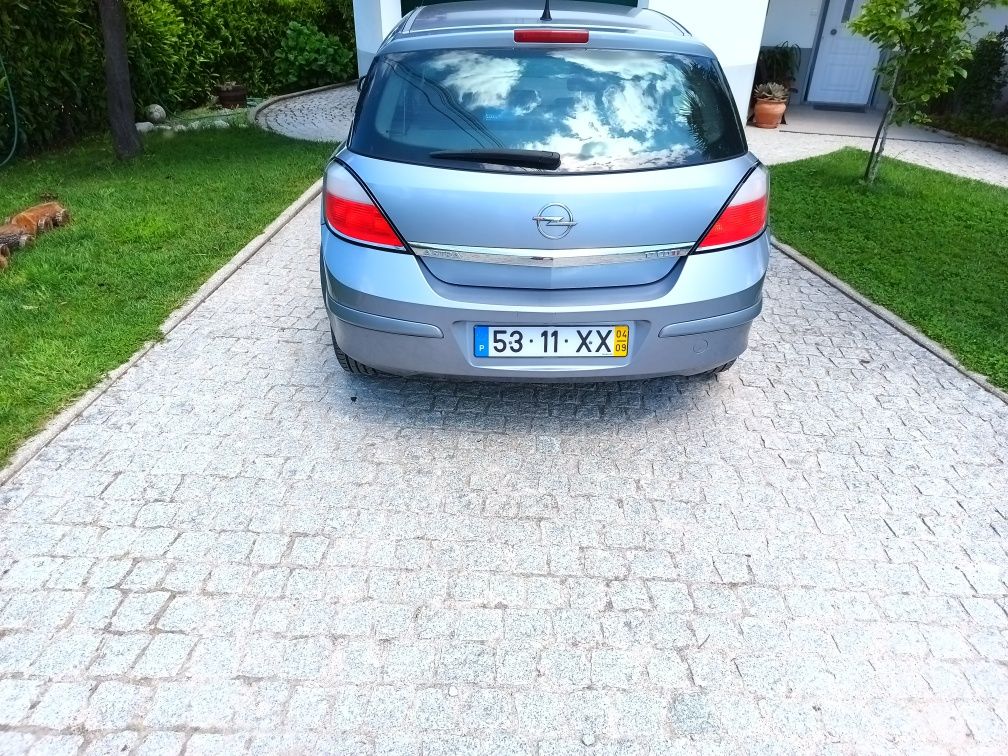 Opel astra H 2004