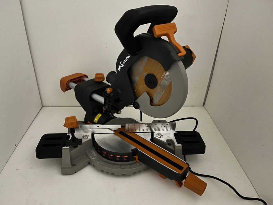 Piła ukośnica Evolution 1500 W 210 mm