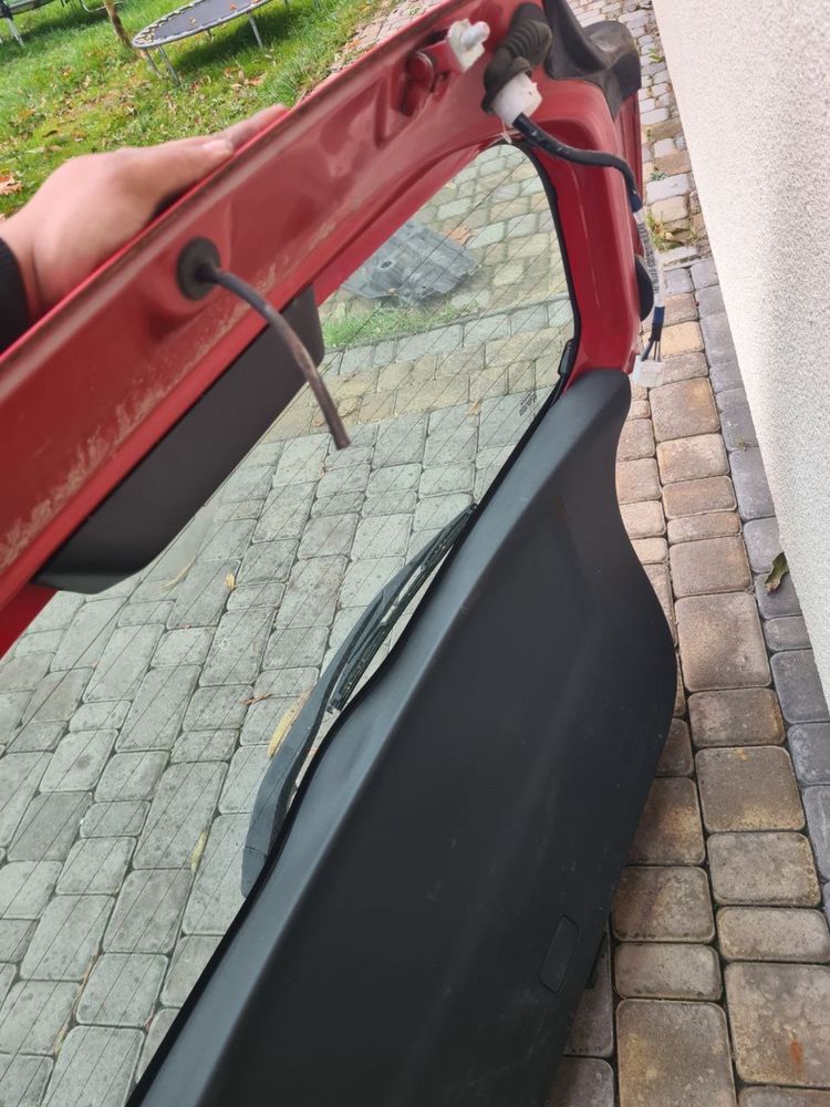 Комплектна кришка багажника ляда Toyota Yaris 2 Тойота Яріс 2 3D