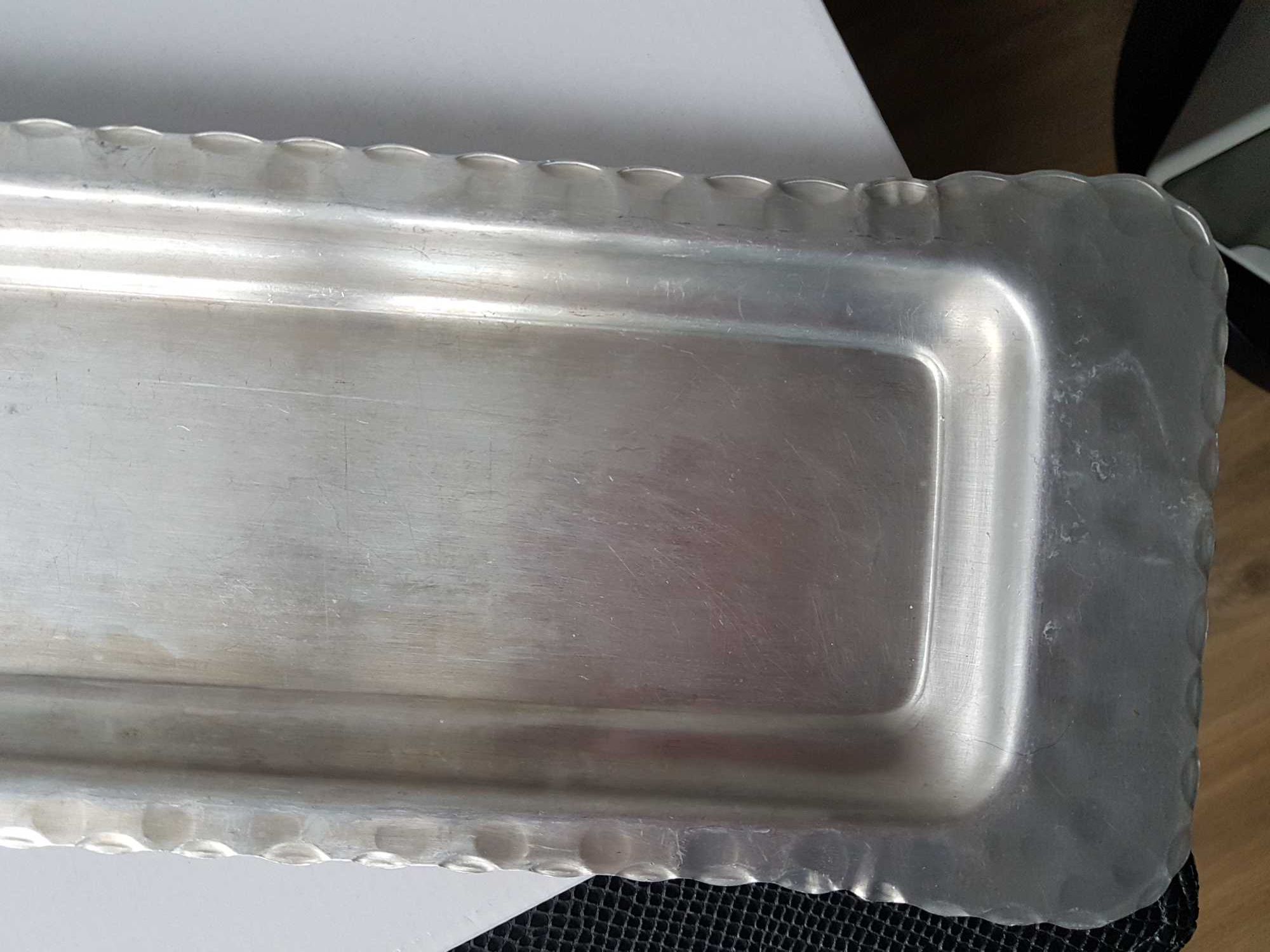 Antyczna Norweska podłużna taca młotkowane aluminium 50cm rękodzieło