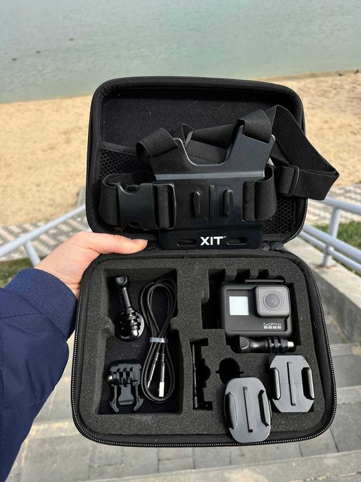 Екшн-камера GoPro Hero 7 зі зручними кріпленнями
