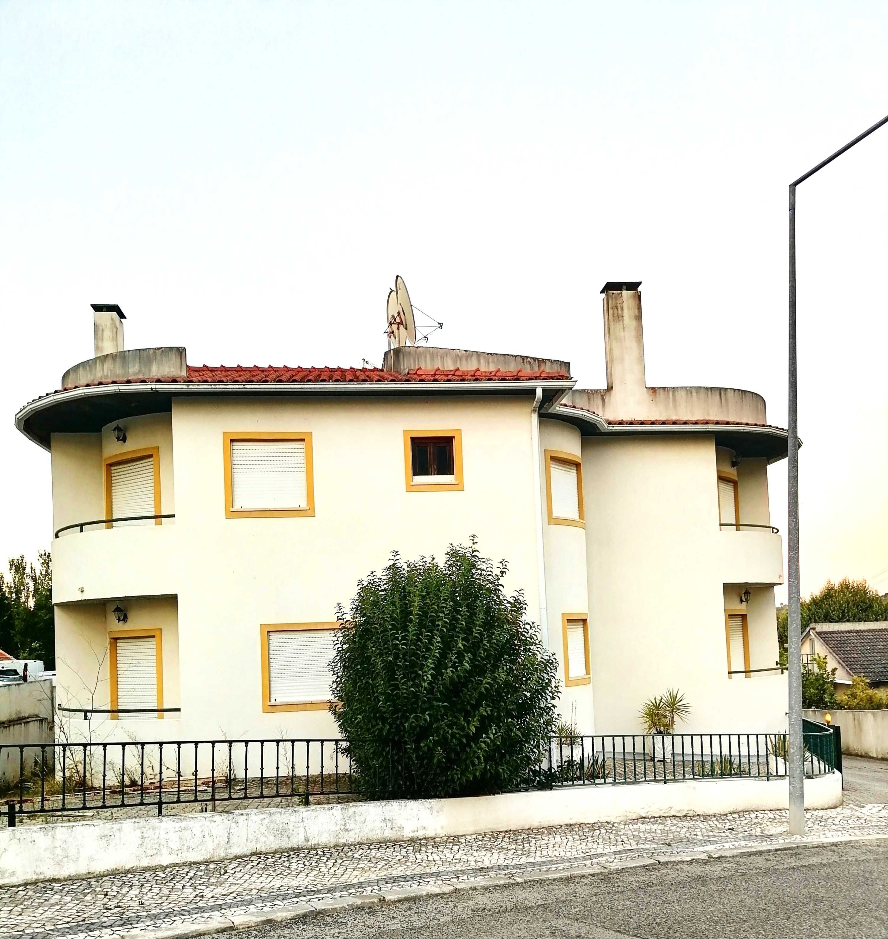 Apartamento Duplex T3+1 com logradouro em Alcanena