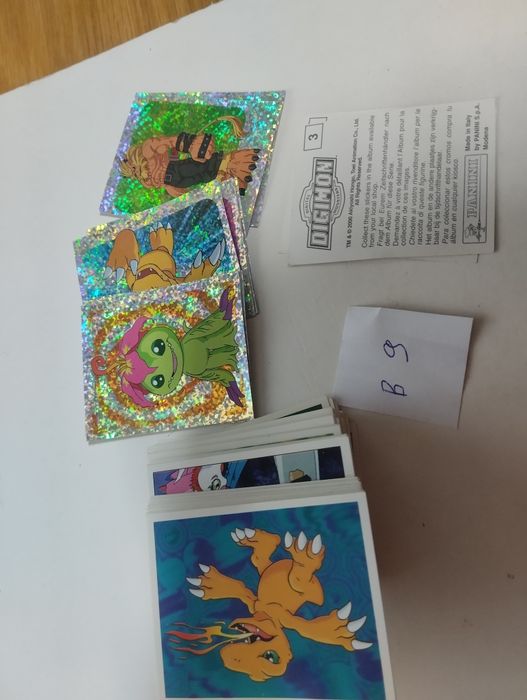 (B2) Cromos de 8 coleções