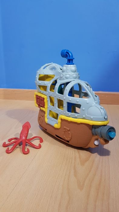 Jake e os Piratas da Terra do Nunca (Colosso dos Mares e Submarino)