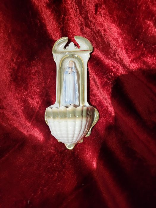 Matka Boża porcelanowa kropielnica Maryja