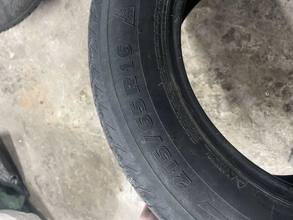 Комплект зимової резини 215/65/r16