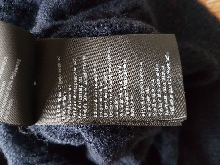 S 36 Weekday Amaia golf damski sweterek z golfem sweter wełniany wool