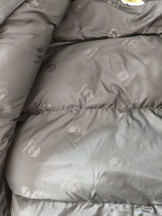 Kispo de cor beje e preto da marca Timberland