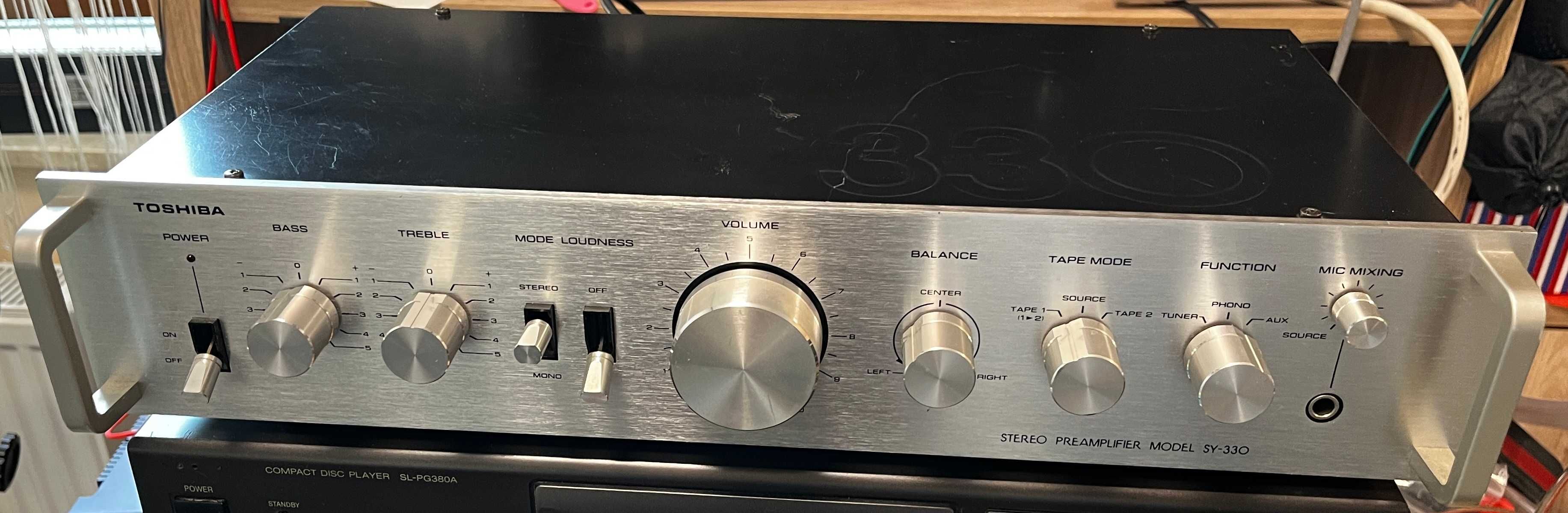 przedwzmacniacz Toshiba SY-330