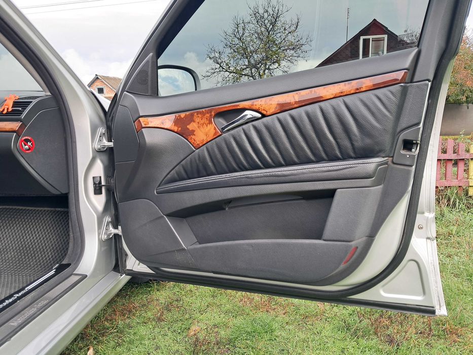 Mercedes-Benz E-Class 2003 W211