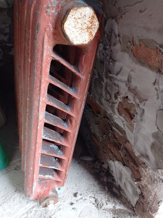 Продам батерею чавунну б/у