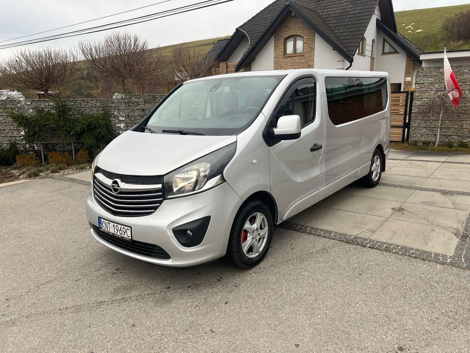 Opel Vivaro 9-osobowy, hak, czujniki, CarPlay, kamera, dotykowy ekran, klima!