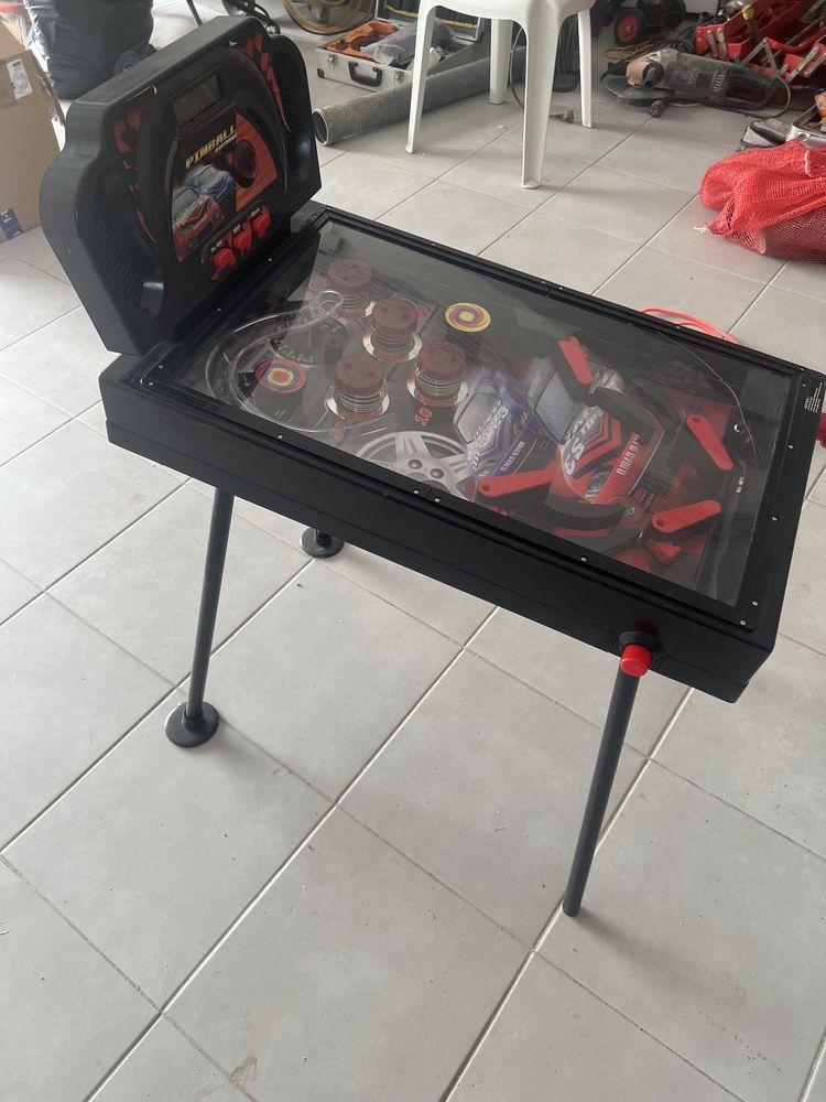Jogo pimball criança