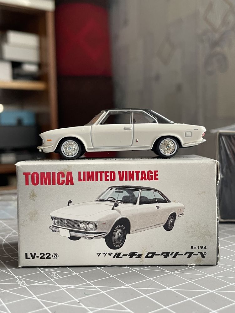 1/64 Модель Tomica limited vintage Mazda Luce