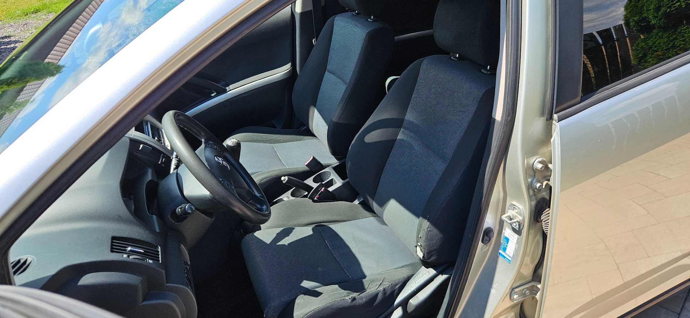 Toyota Corolla Verso 2.0 D4D 116KM 2004r