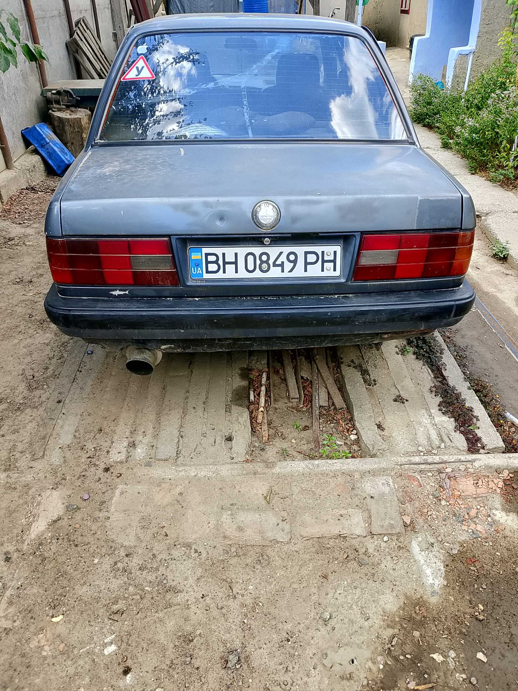 BMW 324 
3 Series