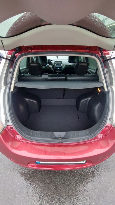 Nissan leaf.  ніссан ліф