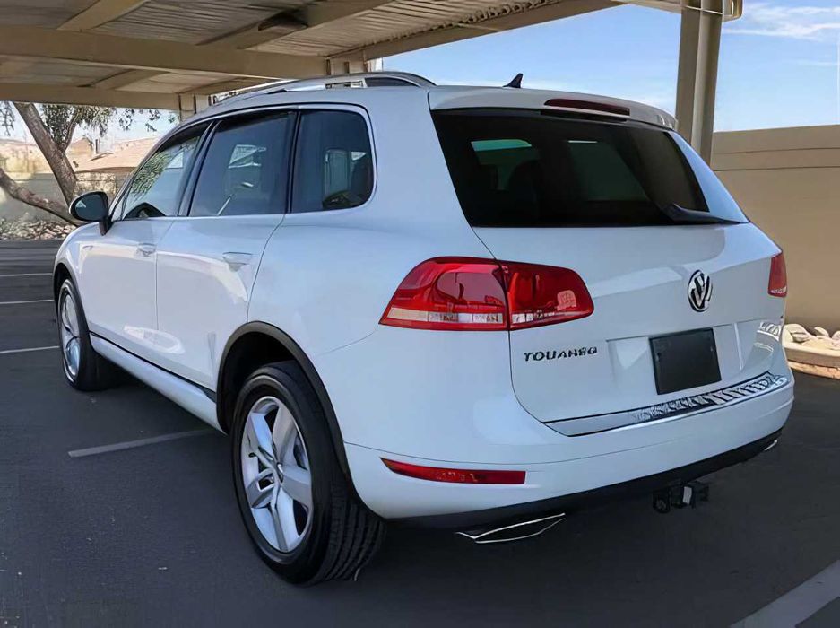 Volkswagen Touareg      2014