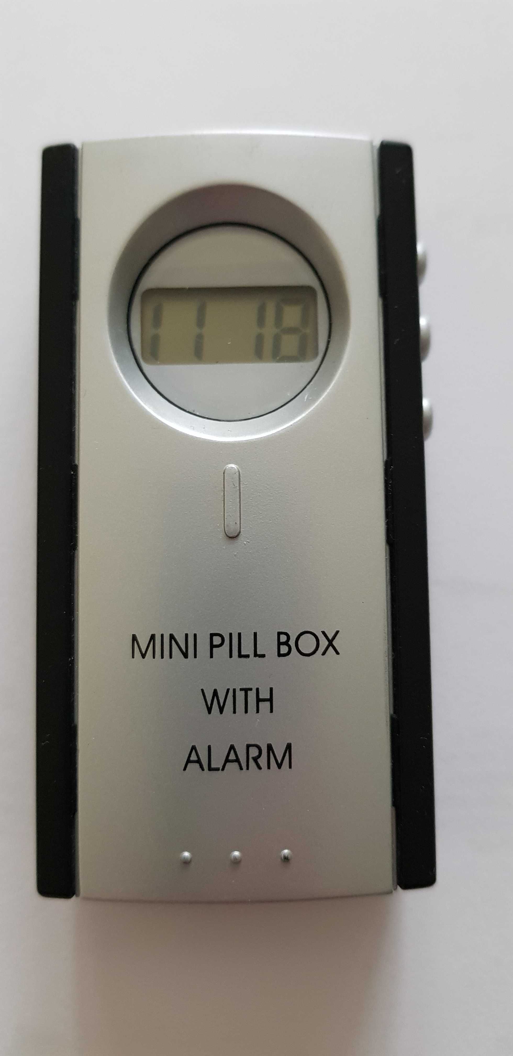Pojemnik na leki z alarmem i zegarkiem