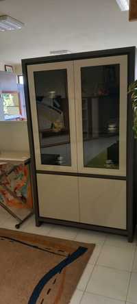 Vitrine com 2 portas vidro + 2 portas