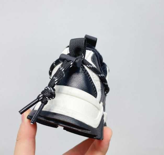 Дитячі утеплені кросівки з натуральної шкіри розміри 31, 32