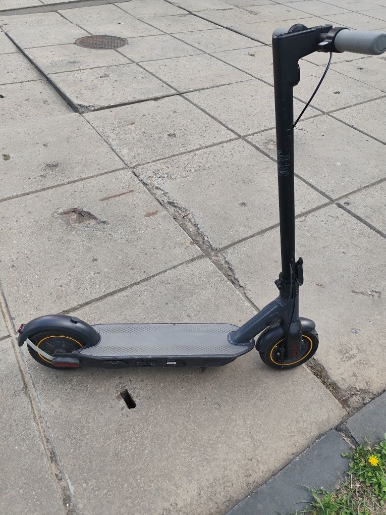 Ninebot max g30 електросамокат