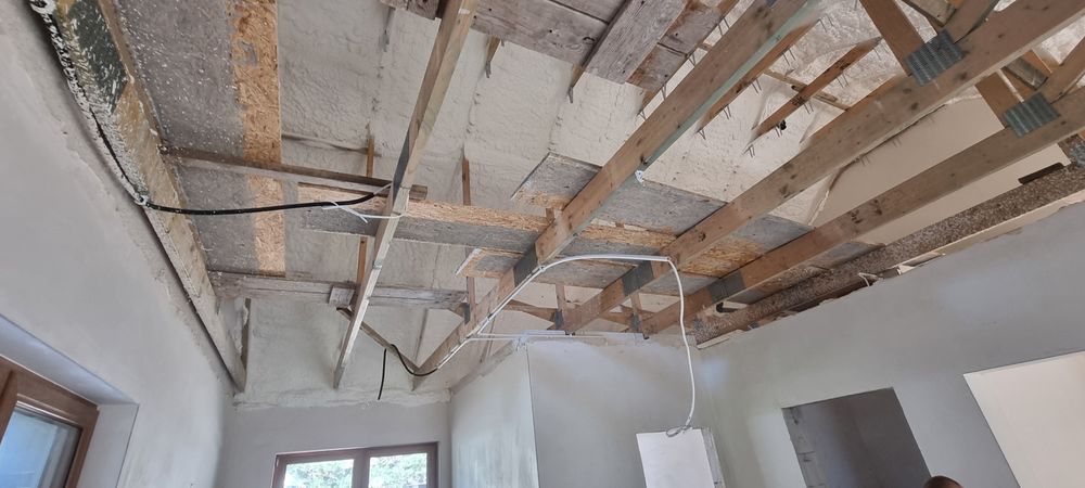 ocieplenie pianą poddaszy, dach pianka,Izolacje natryskowe, pianką pur