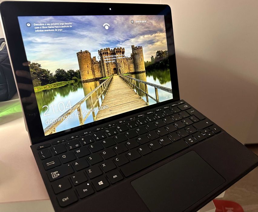 MICROSOFT Surface Go (10'' - Intel Pentium Gold 4415Y - RAM: 4GB)