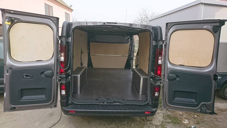 Renault Trafic L1H1 zabudowa przedziału ładunkowego