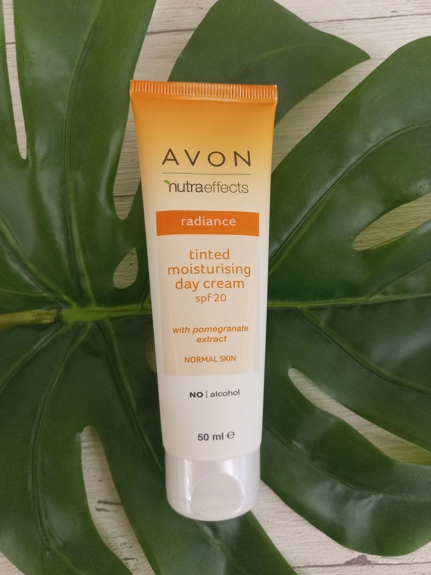 Krem koloryzujacy wyrównujący koloryt skór Avon SPF20 filtr