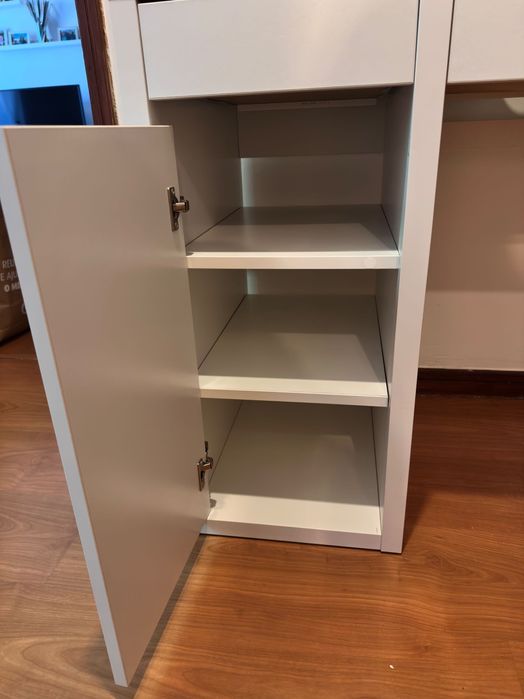 Secretária branca IKEA 105x50
