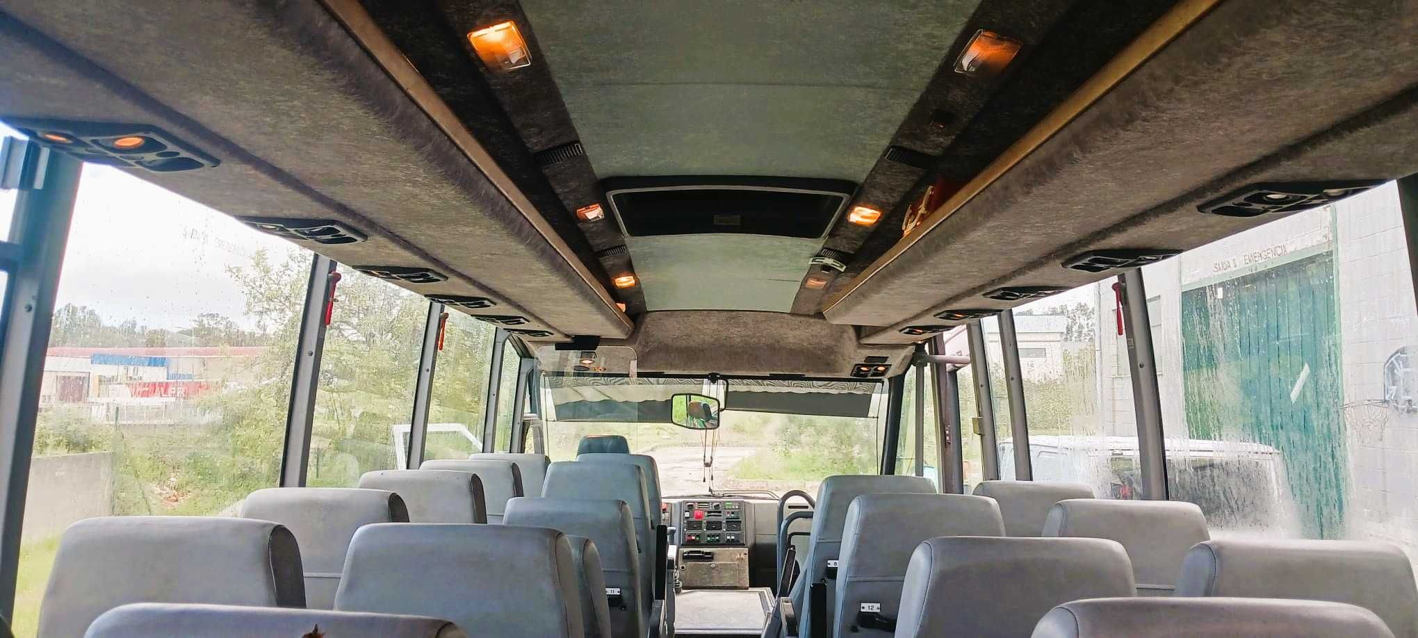 Autocarro Iveco 33 Lugares 1998 – Motor e Elétrica Impecáveis – Fibra