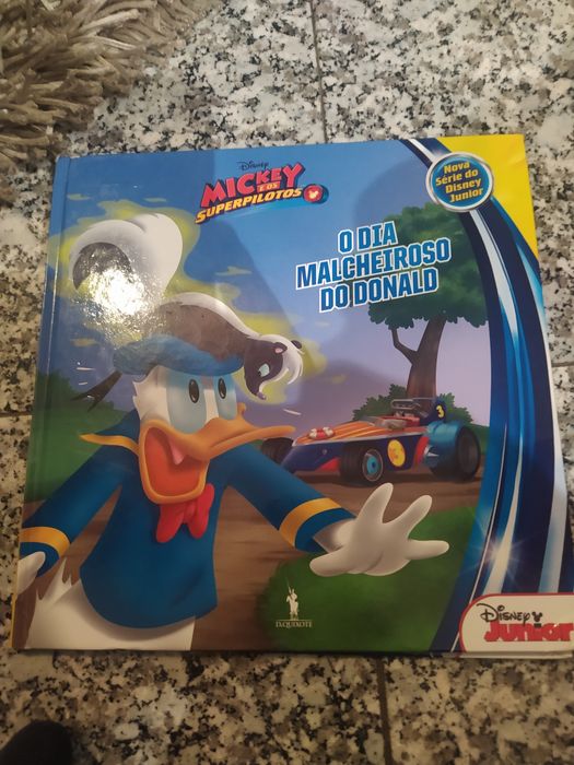 Livro o dia malcheiroso do donald