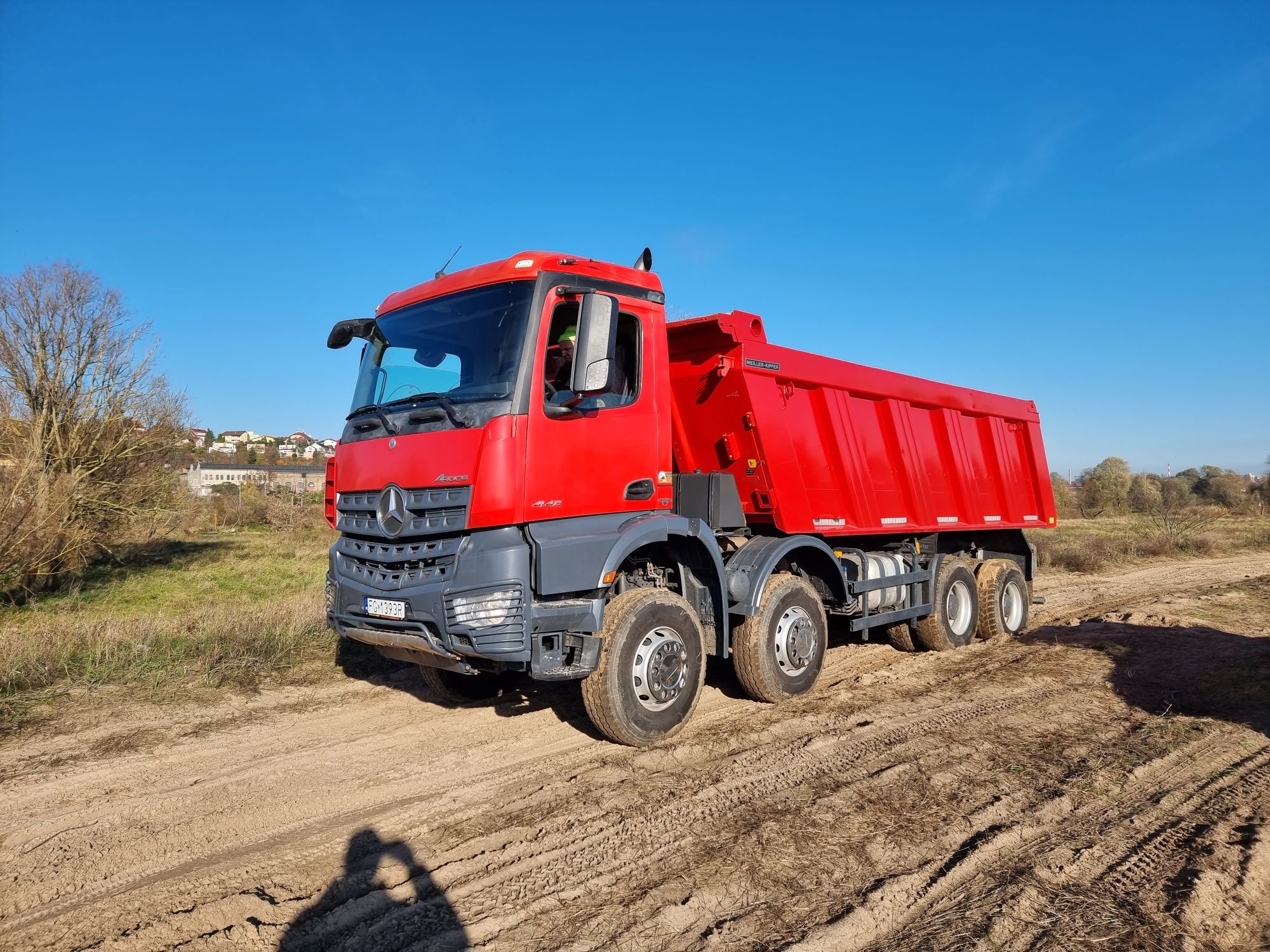 Ziemia wywrotka transport sprzedaż piasek ziemia kruszywo Gorzów