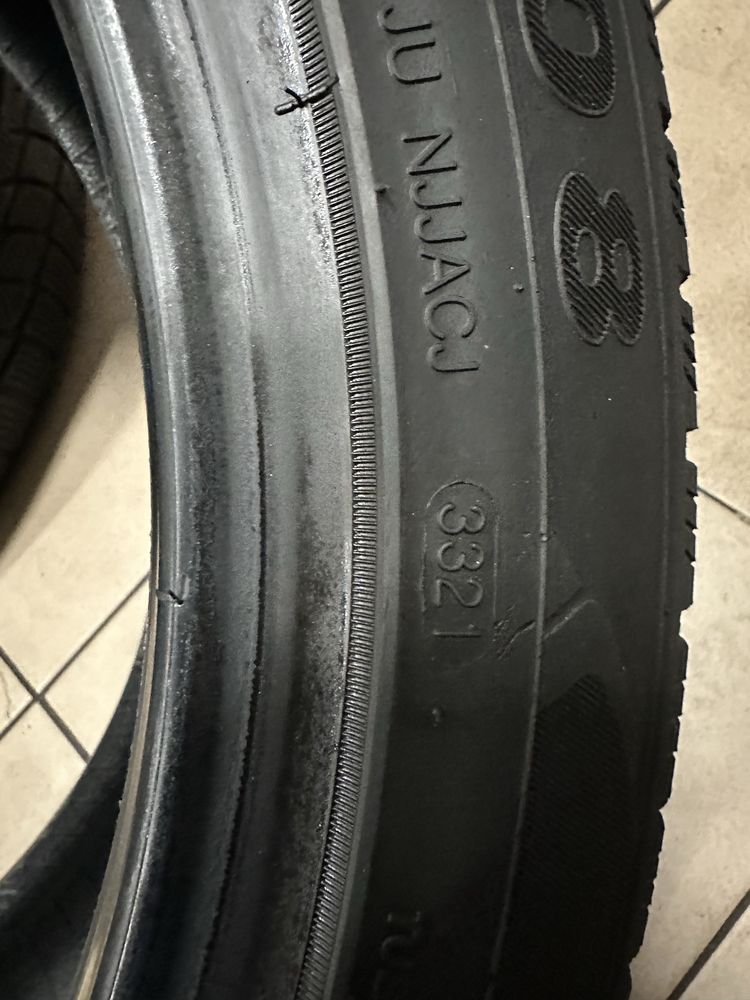 Opony zimowe Goodride SW608 245/45/19