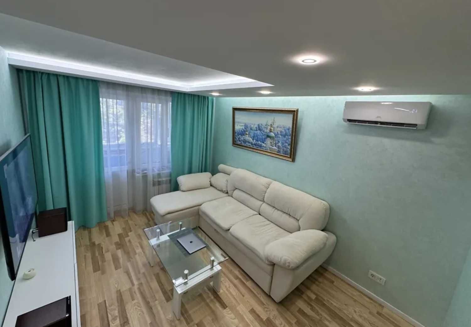 Продаж 2к квартири 45м² на вул. Кубанської України