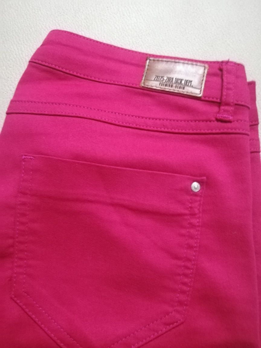 Calças de ganga rosa da Zara