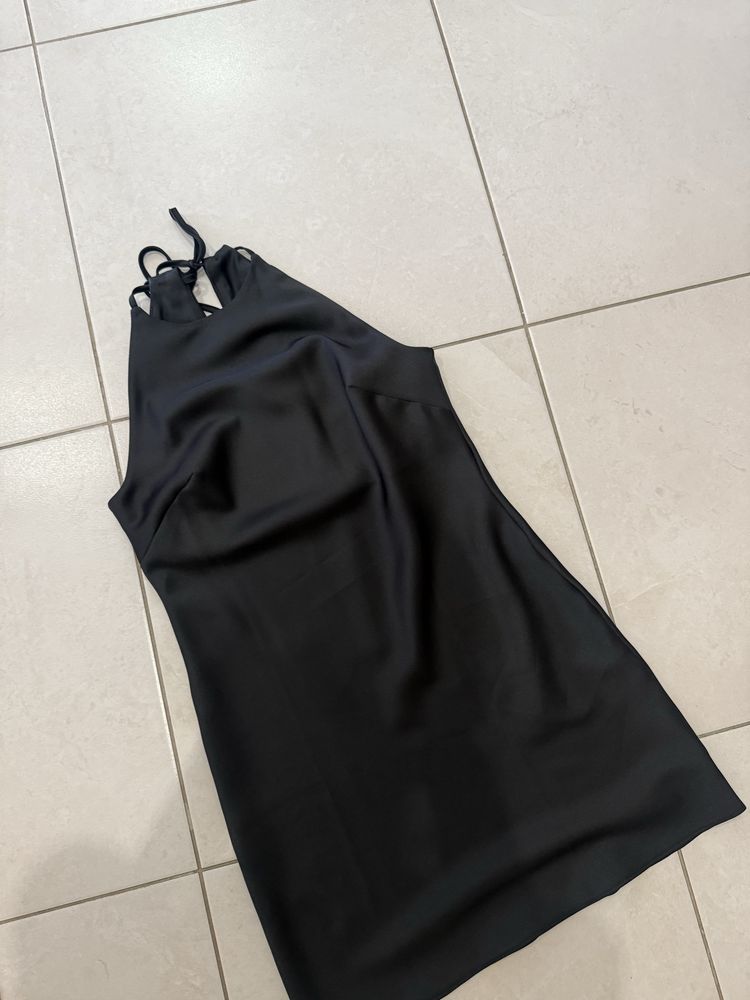Сукня must have.