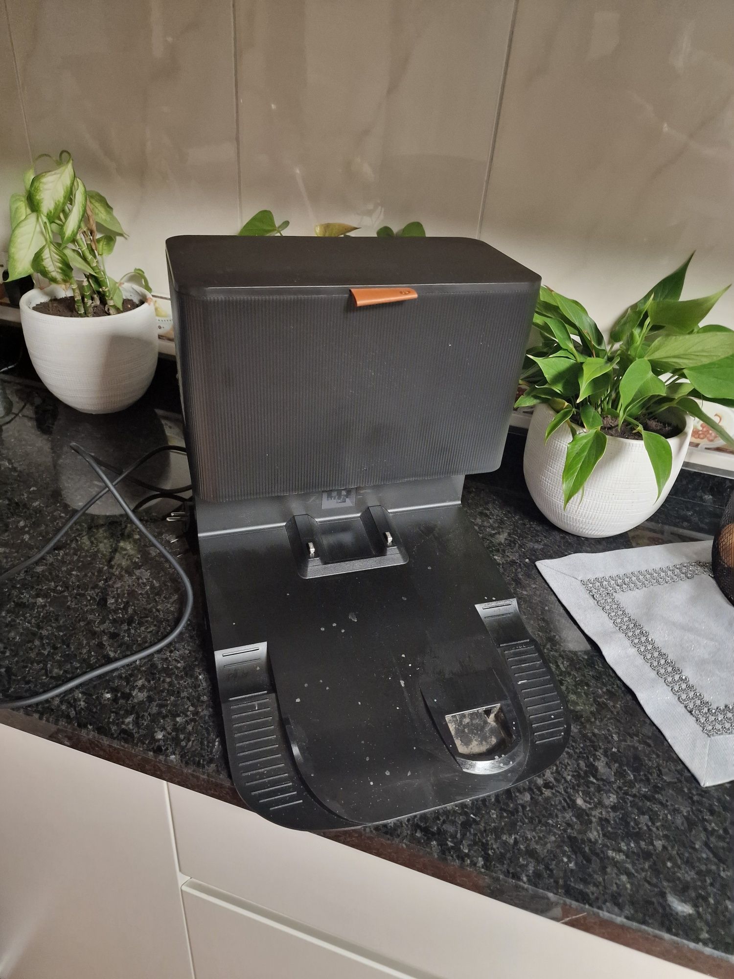 Coluna de carregamento e despeijo airrobot e mopa