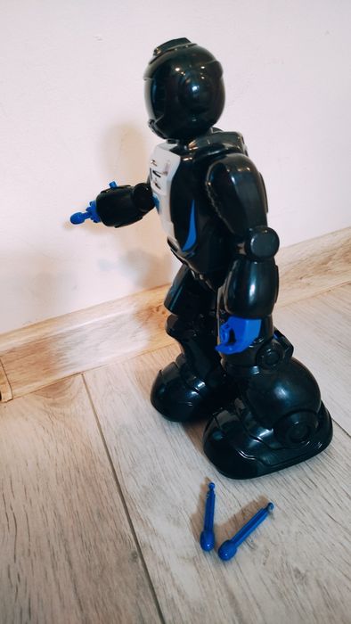 Robot strzelający strzałkami sterowany