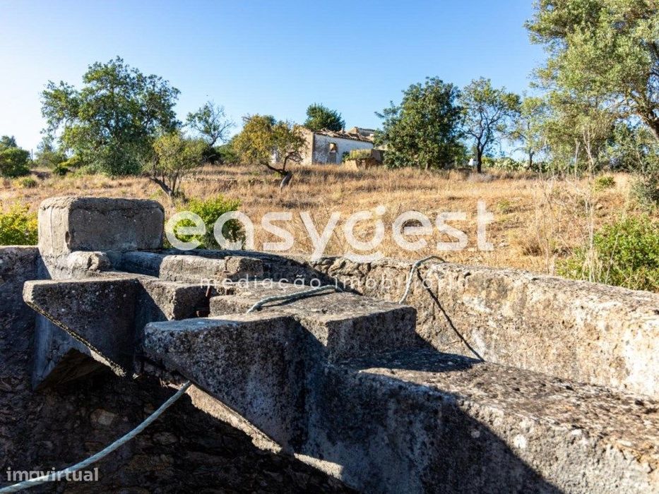 Terreno com Ruína e PIP aprovado em Quelfes - Olhão