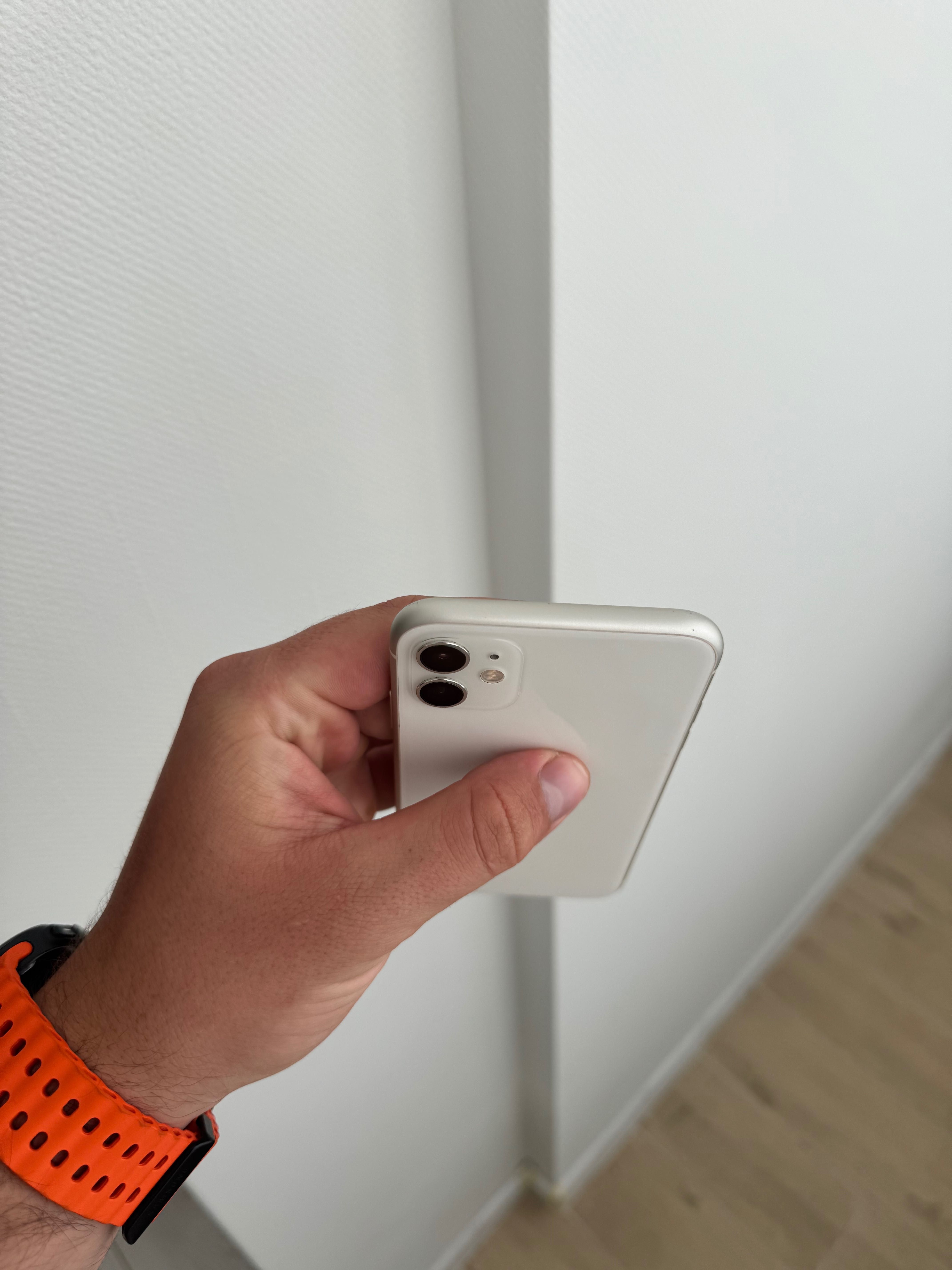 IPhone 11 на 128Gb