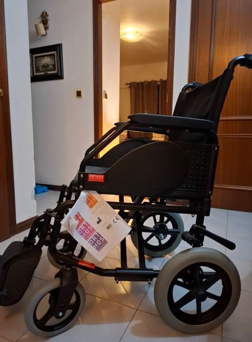 Cadeira de rodas usada para adulto