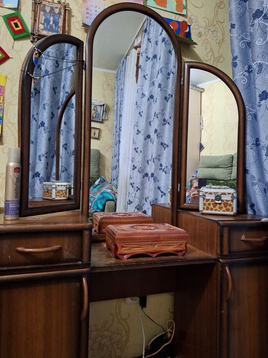 Трюмо с зеркалами