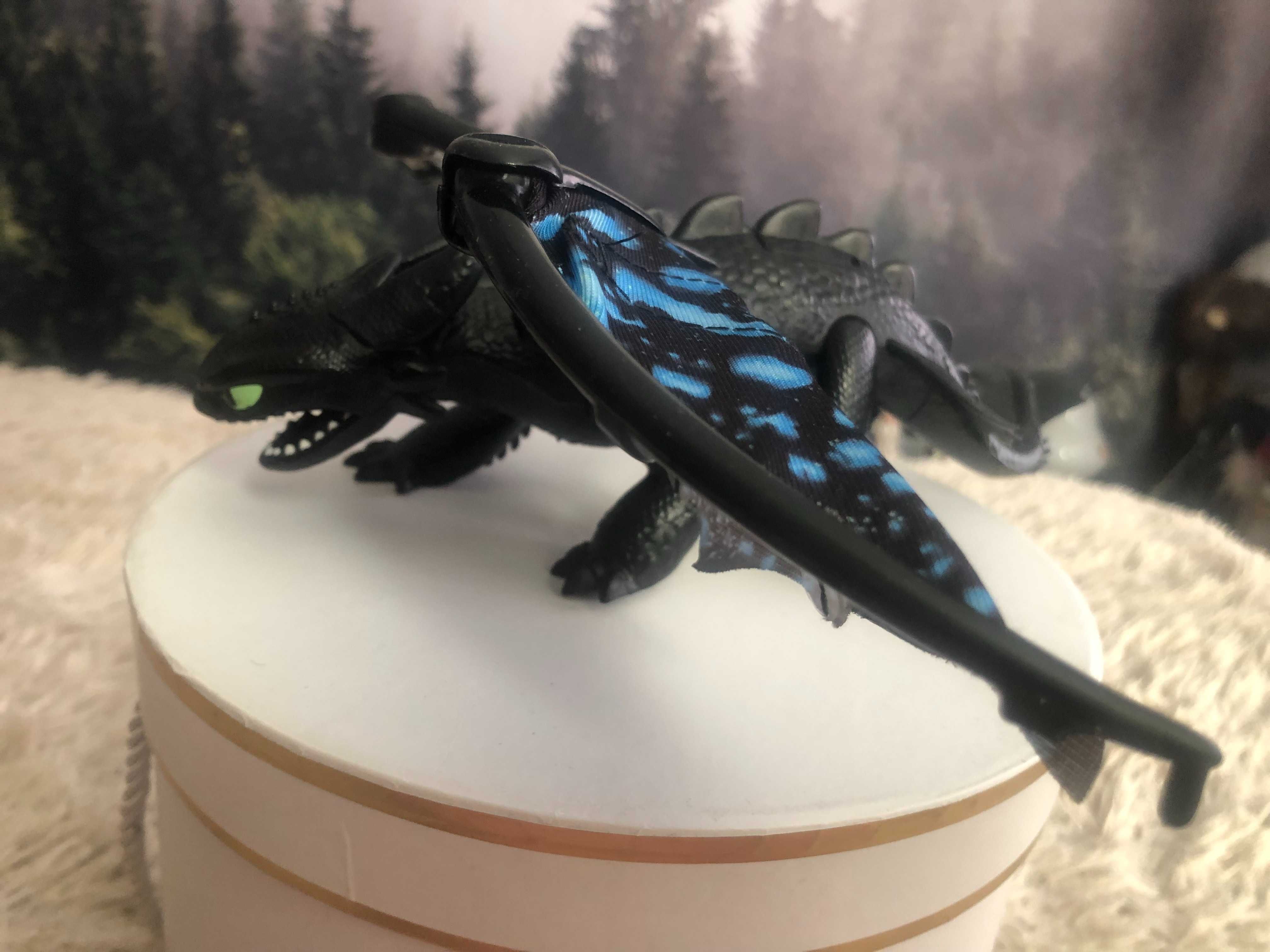 Беззубик Toothless и Тиранозавр