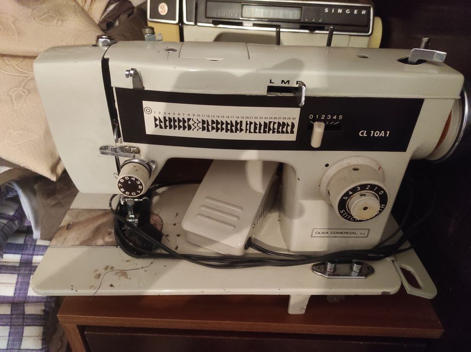 Máquinas Antigas da Marca Olivia e Singer