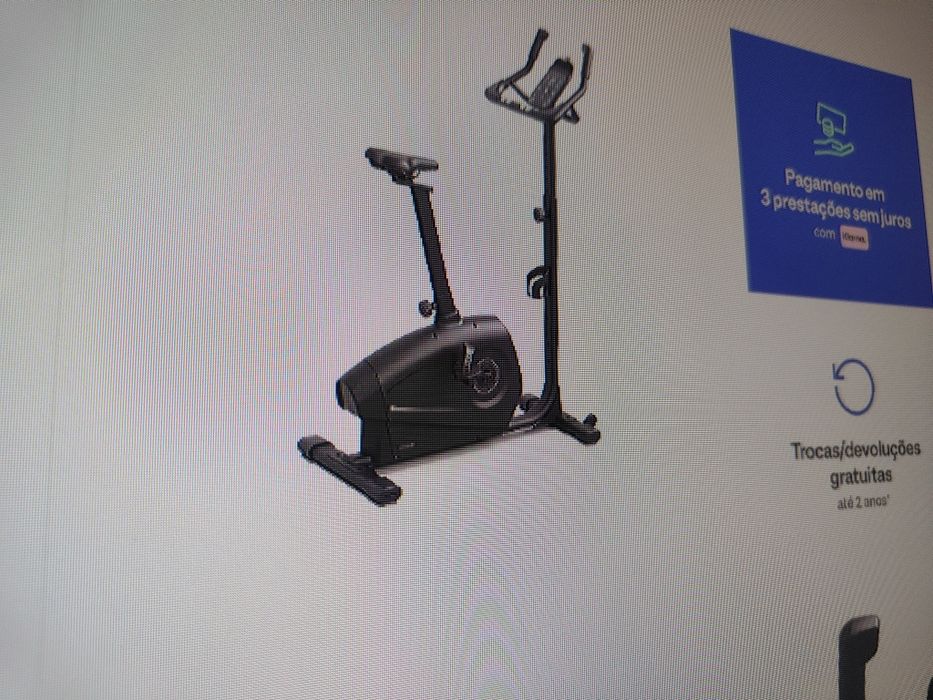 Bicicleta estática que permite aceder na app do telemóvel