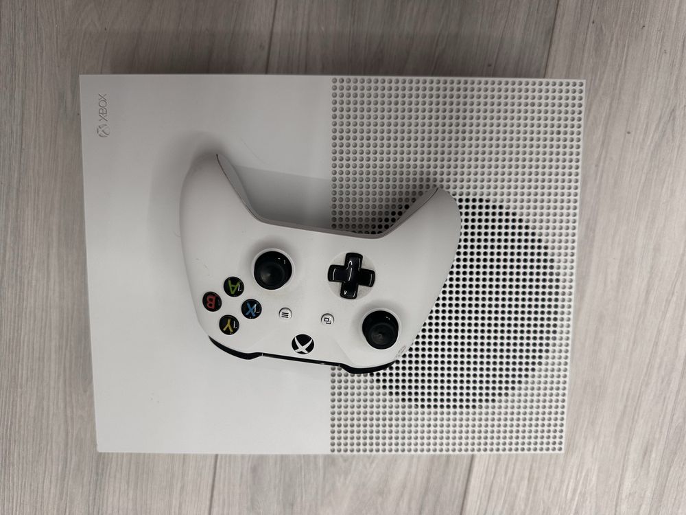 Ігроова консоль Xbox One S  на 1т